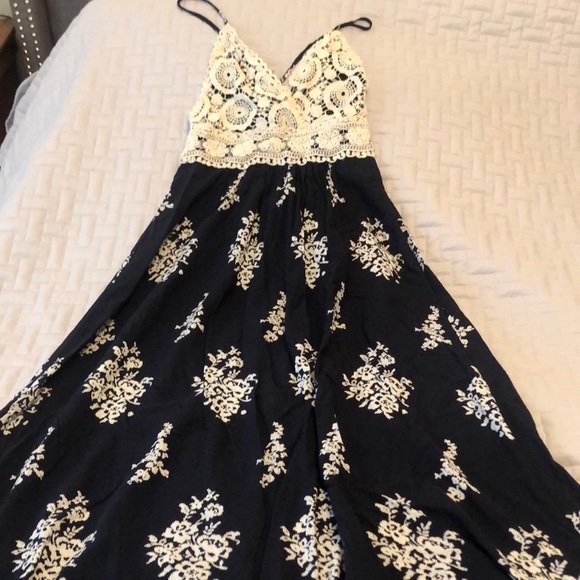 Navy and White floral maxi dress - Picture 1 of 6